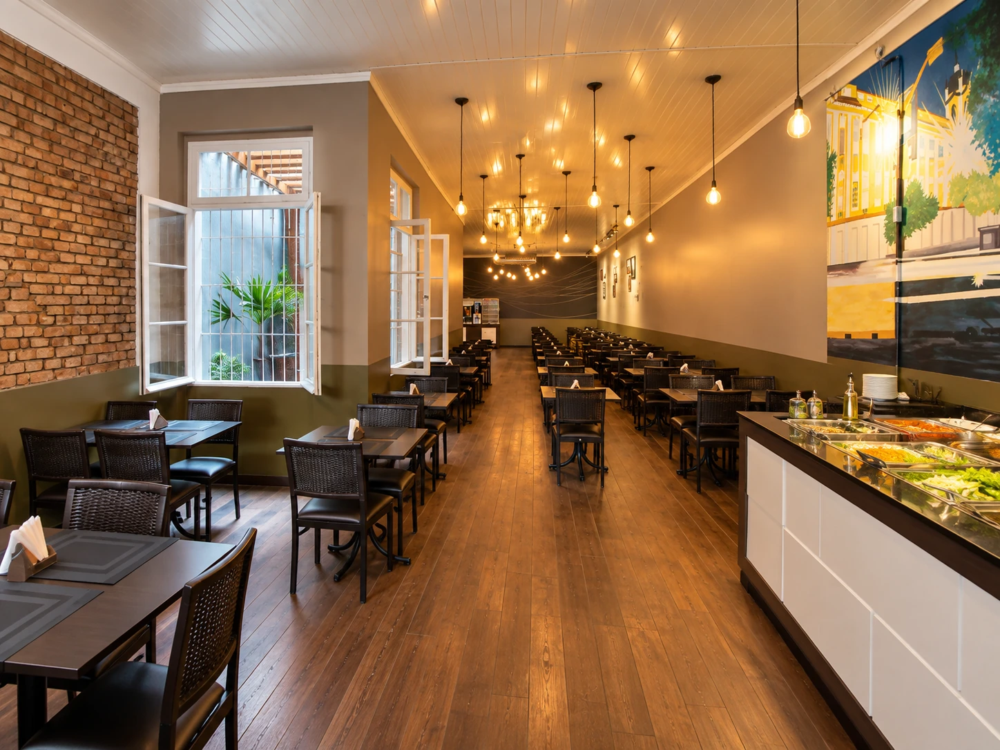 Salão do restaurante Temperandus com mesas e iluminação acolhedora